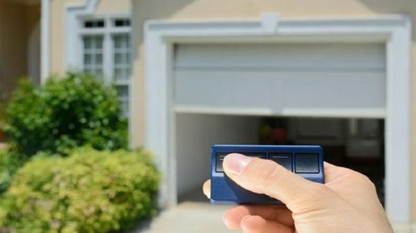 thay bộ điều khiển cửa cuốn